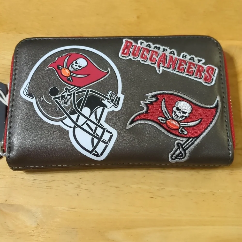 Tampa Bay Buccaneers Loungefly Wallet - Picture 2 of 4